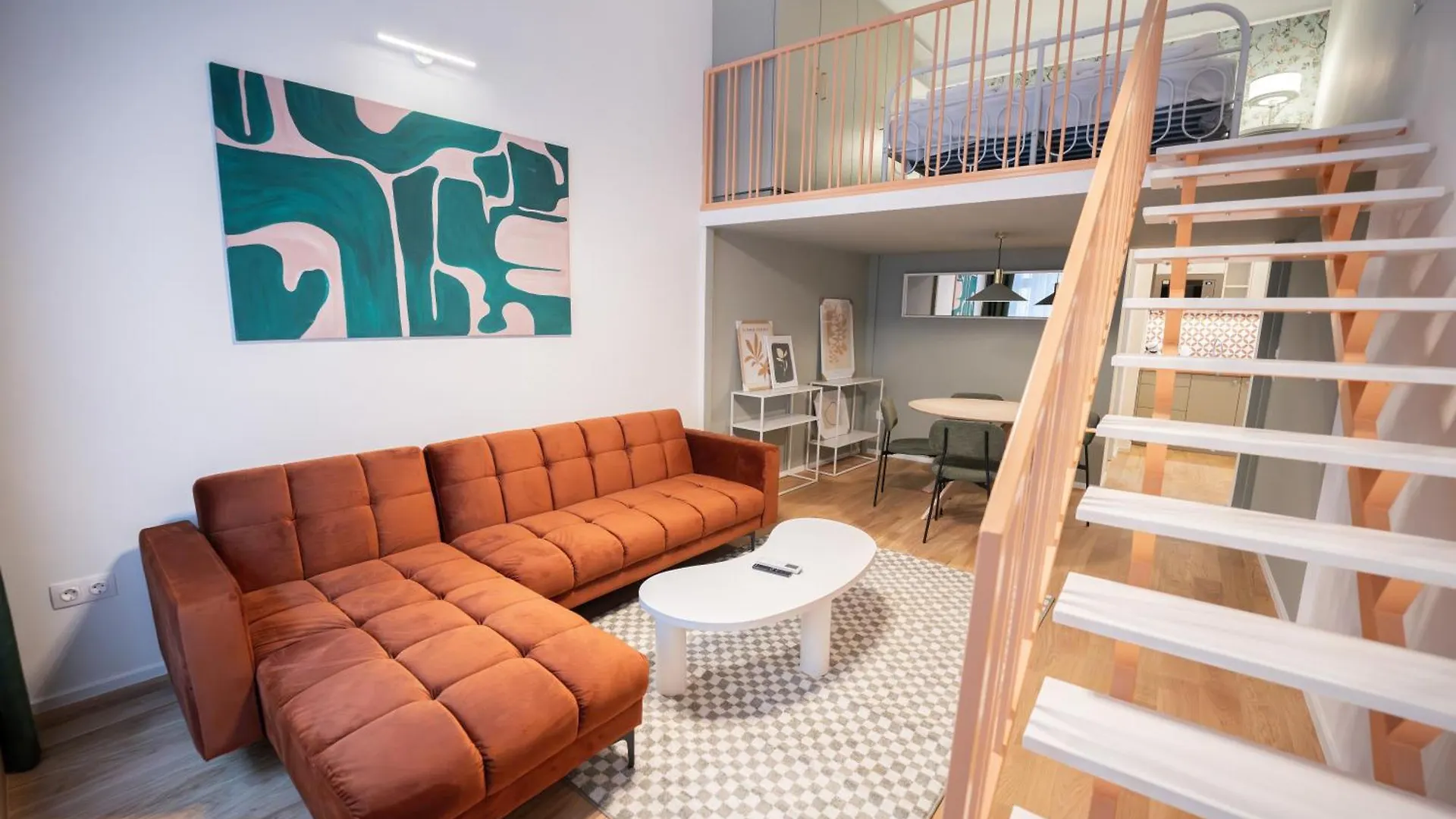 I Got 5 On It #2 - Brand New Apartments By Pink Flamingo location